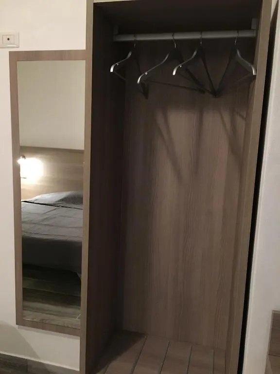 Soperga Guesthouse Milan 3*,